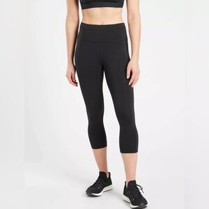 Athleta Accelerate Capri Light Blue Cropped Leggings Size Small‎ Athletic